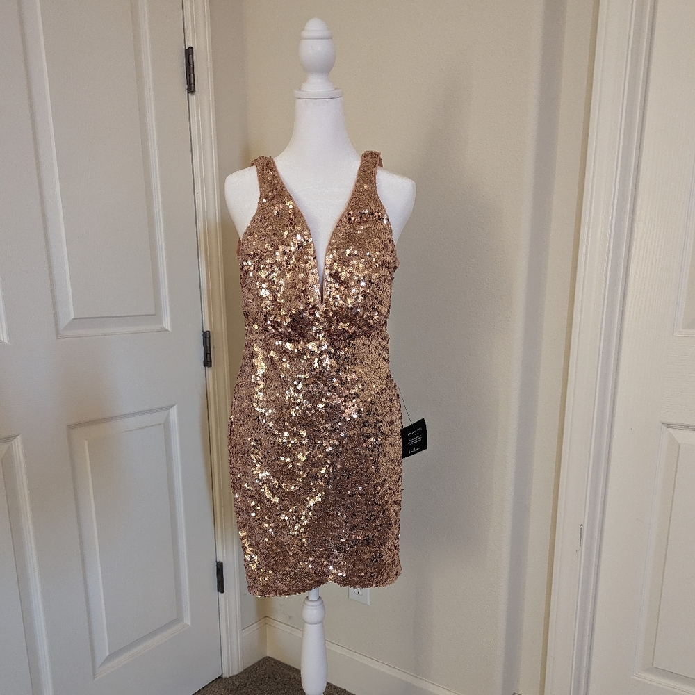 Lulu's Blush Sequin Tulip Hem Dress sz M